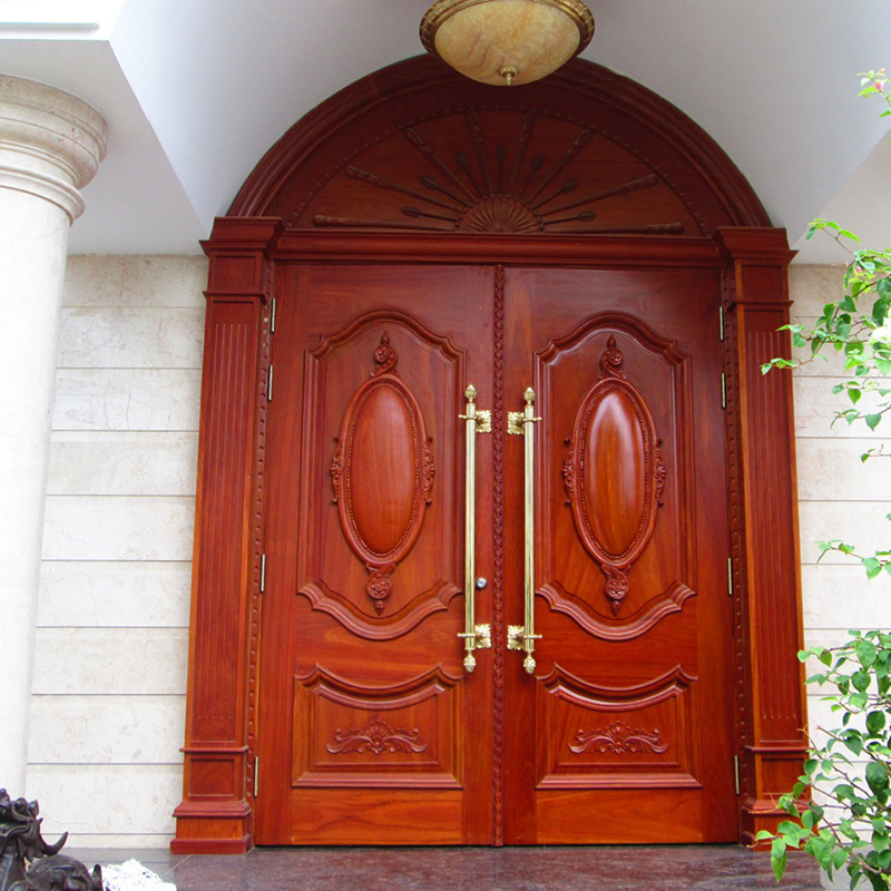 Hình ảnh: Mẫu cửa gỗ 2 cánh kiểu cong vòm mang đặc trưng của kiến trúc Pháp