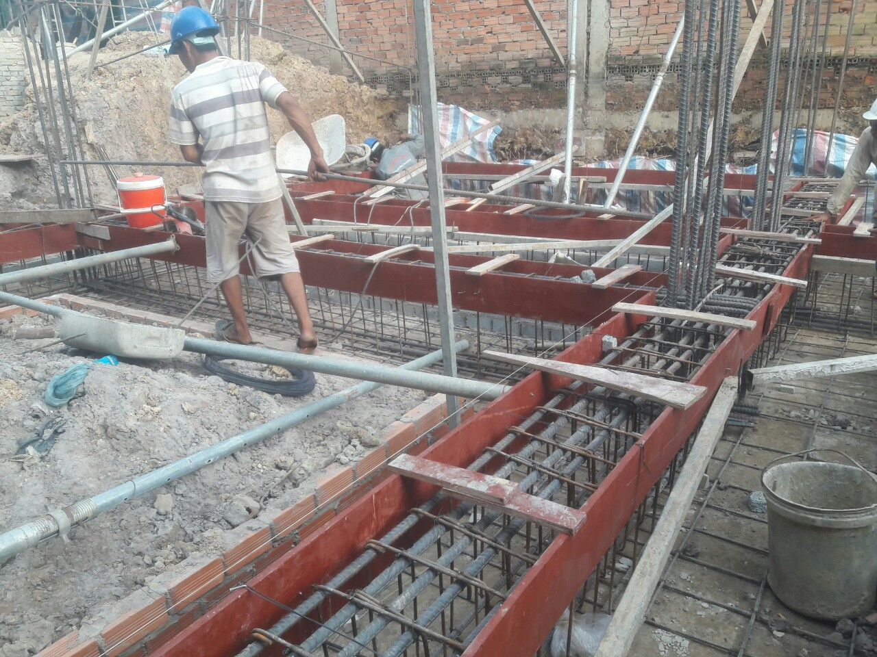 Móng nhà đưuọc phân loại thành nhiều dạng phù hợp với mỗi kiểu nhà khác nhau